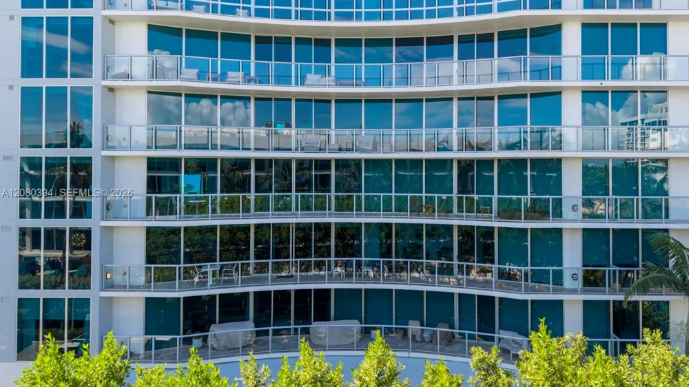 1200 Holiday Dr #208 Fort Lauderdale, FL 33316