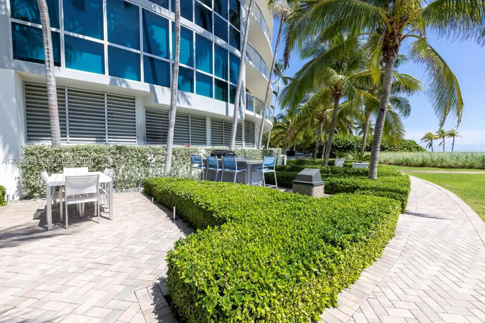 1200 Holiday Dr #208 Fort Lauderdale, FL 33316