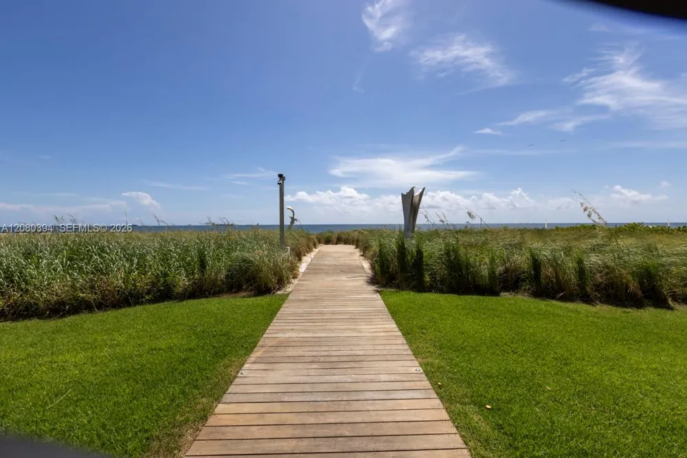1200 Holiday Dr #208 Fort Lauderdale, FL 33316