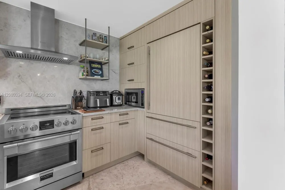 1200 Holiday Dr #208 Fort Lauderdale, FL 33316