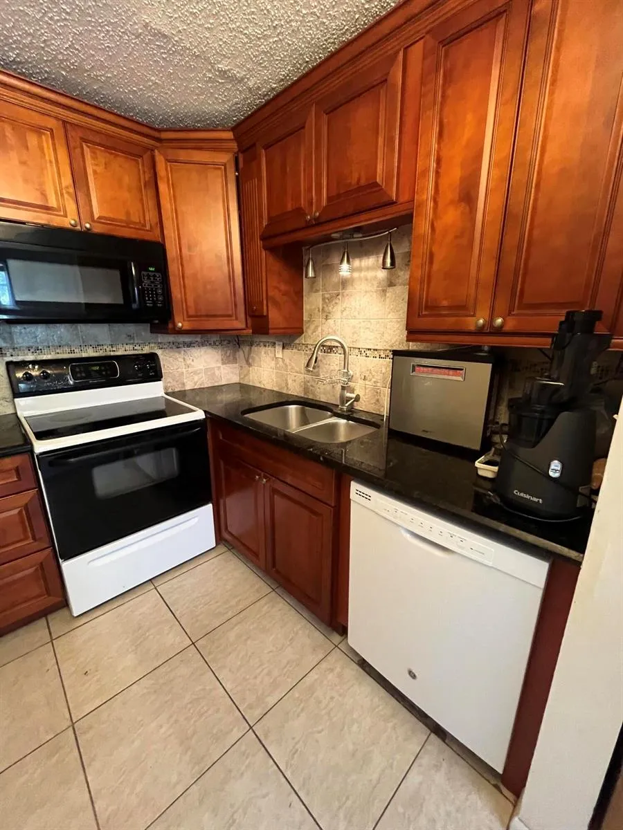 7 FLANDERS A Delray Beach, FL 33484