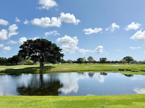 112 SE RIO ANGELICA