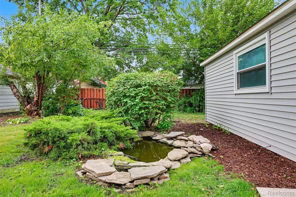 15464 Cameron Street Southgate City, MI 48195