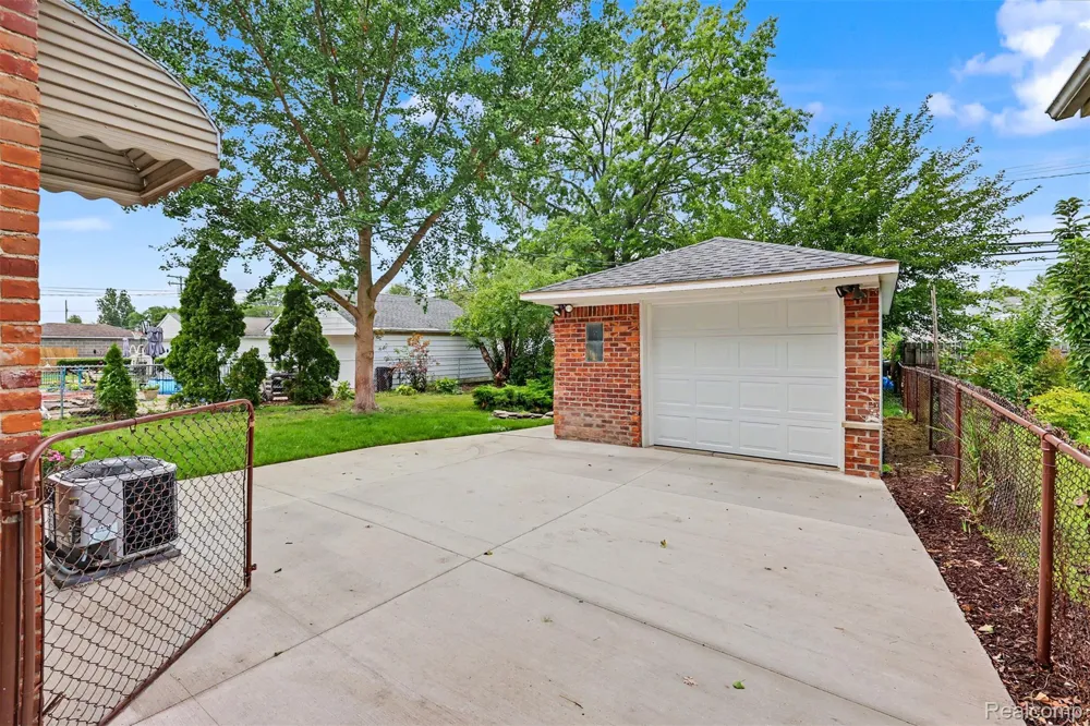 15464 Cameron Street Southgate City, MI 48195