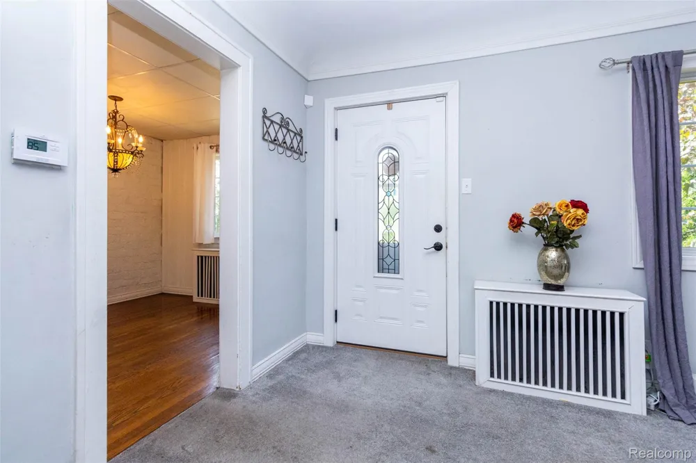 8911 Manor Avenue Allen Park City, MI 48101