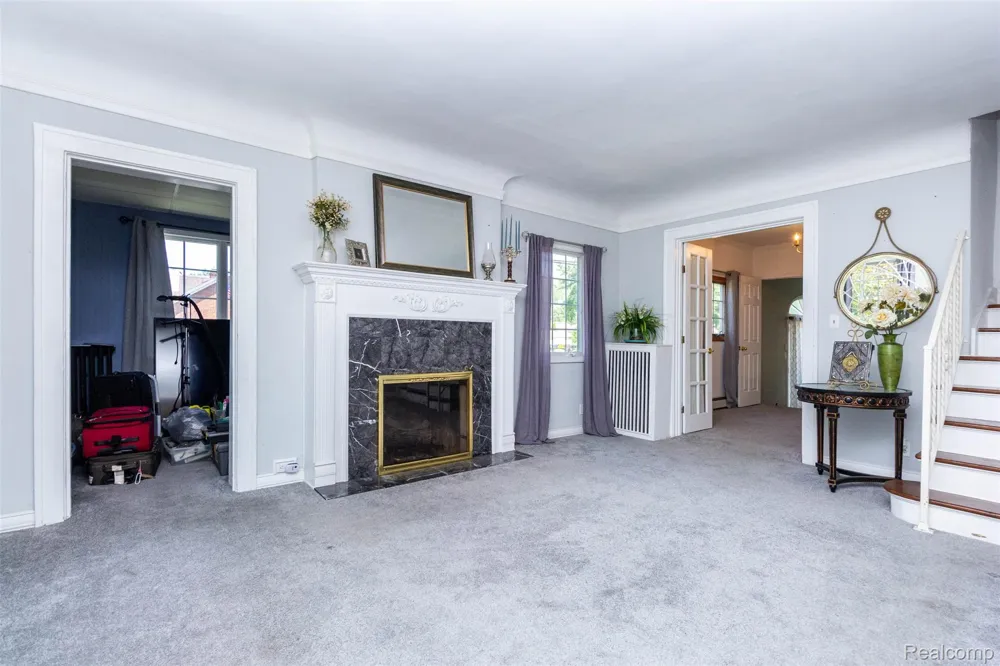 8911 Manor Avenue Allen Park City, MI 48101