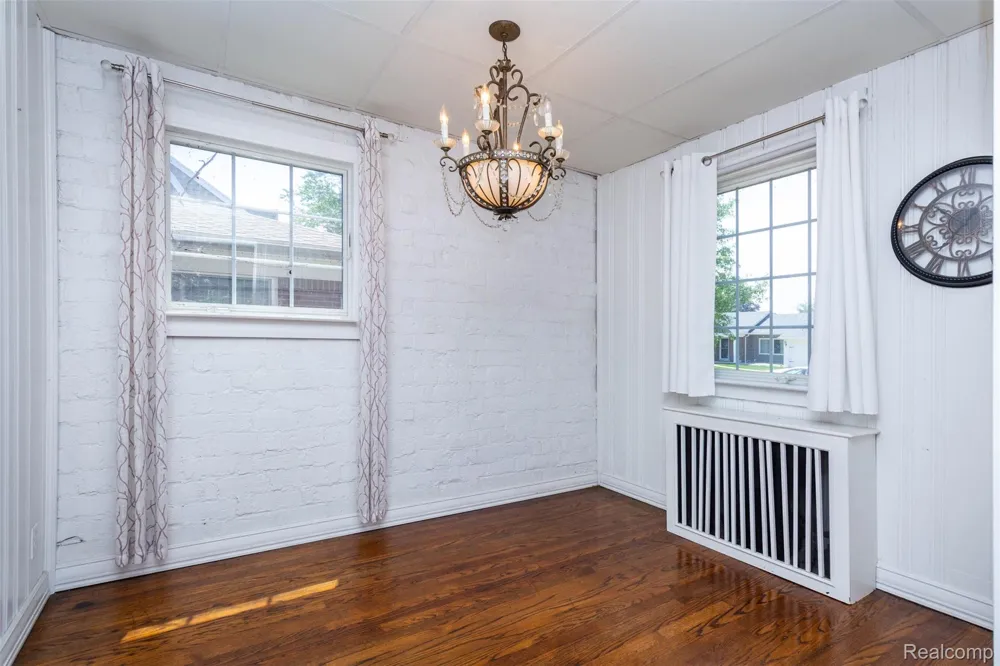 8911 Manor Avenue Allen Park City, MI 48101