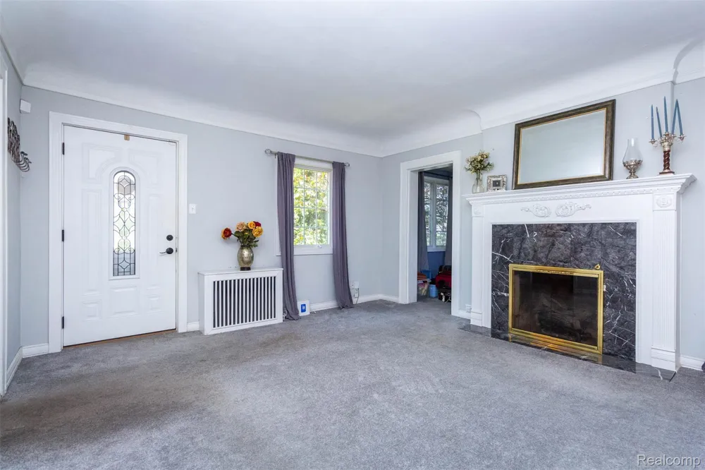 8911 Manor Avenue Allen Park City, MI 48101