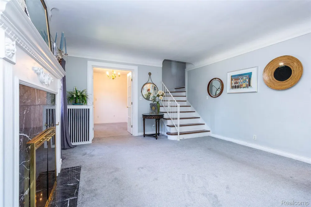 8911 Manor Avenue Allen Park City, MI 48101