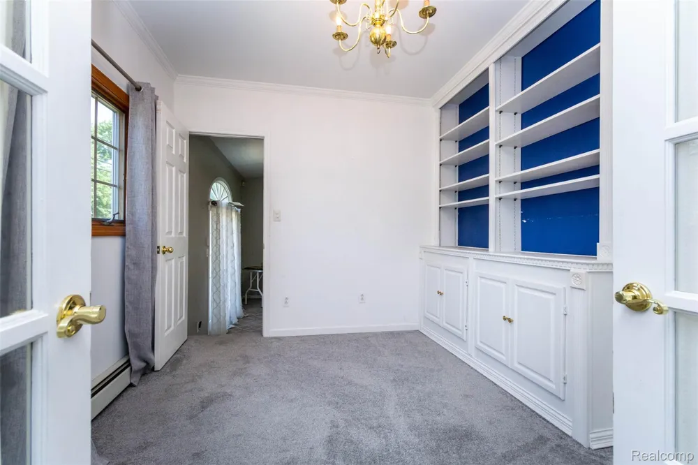 8911 Manor Avenue Allen Park City, MI 48101