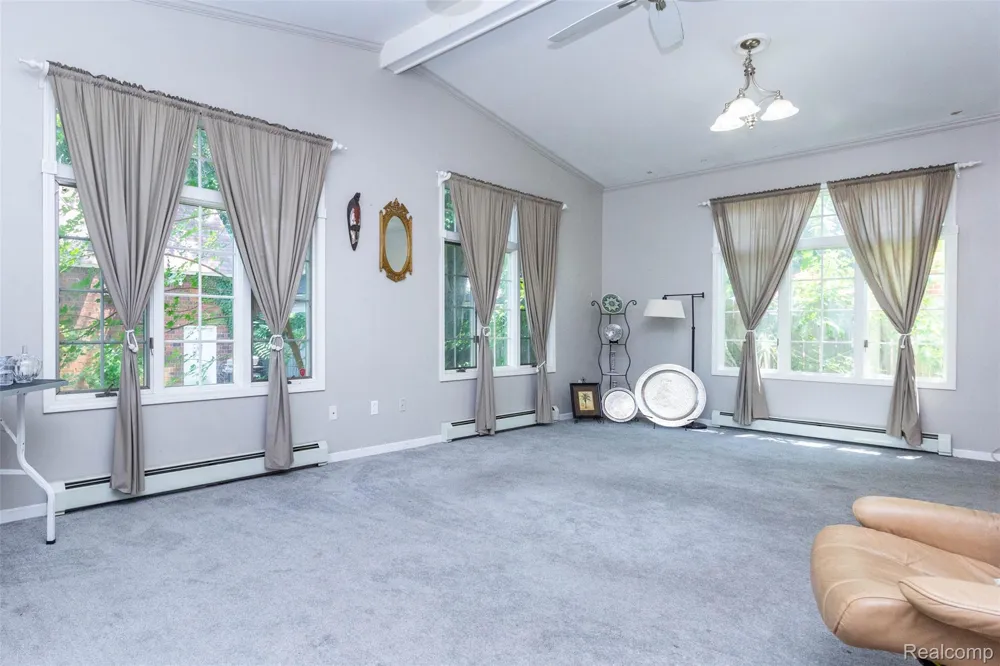 8911 Manor Avenue Allen Park City, MI 48101