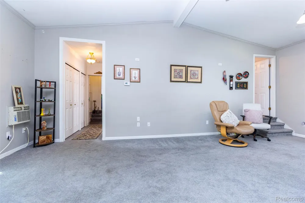 8911 Manor Avenue Allen Park City, MI 48101