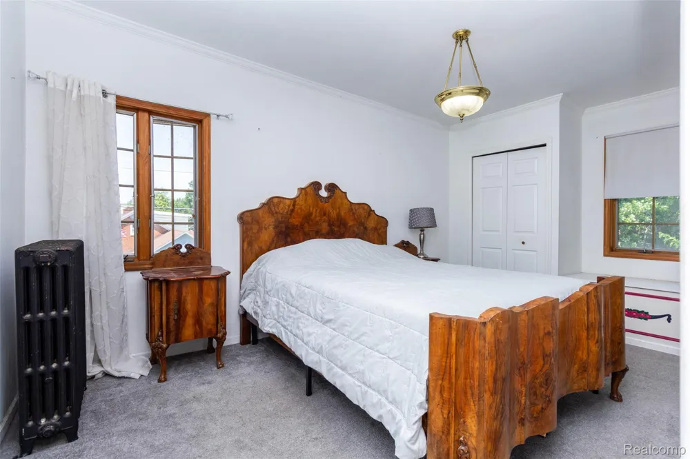 8911 Manor Avenue Allen Park City, MI 48101