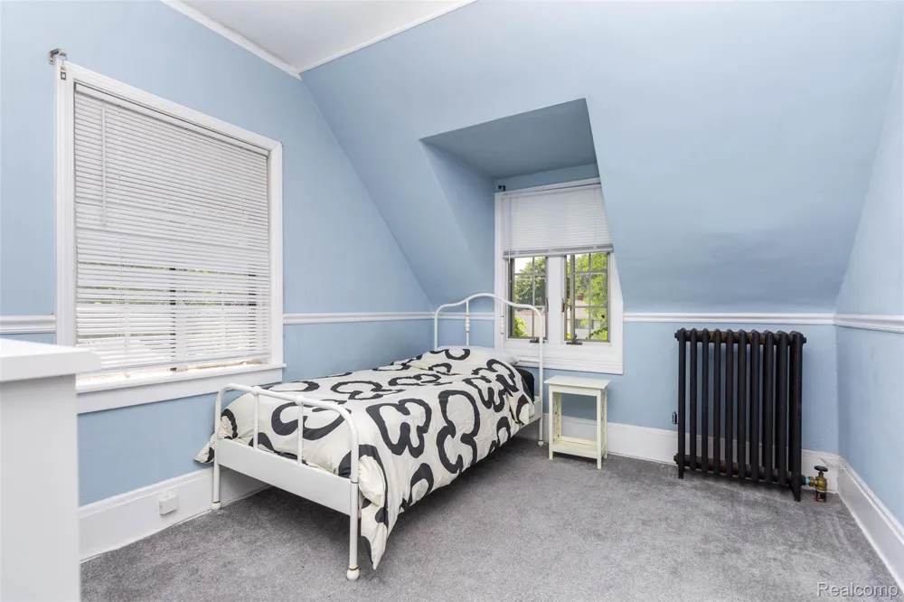 8911 Manor Avenue Allen Park City, MI 48101