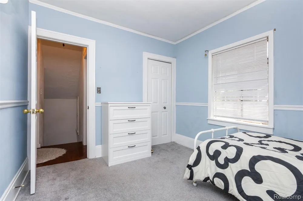 8911 Manor Avenue Allen Park City, MI 48101