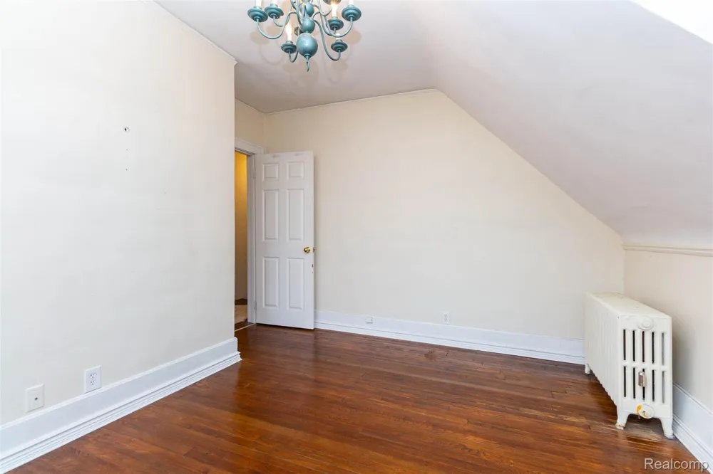 8911 Manor Avenue Allen Park City, MI 48101