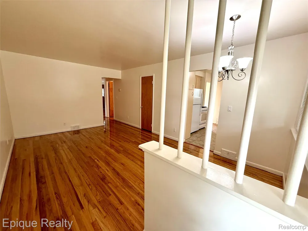 5627 Clippert Street Dearborn Heights City, MI 48125