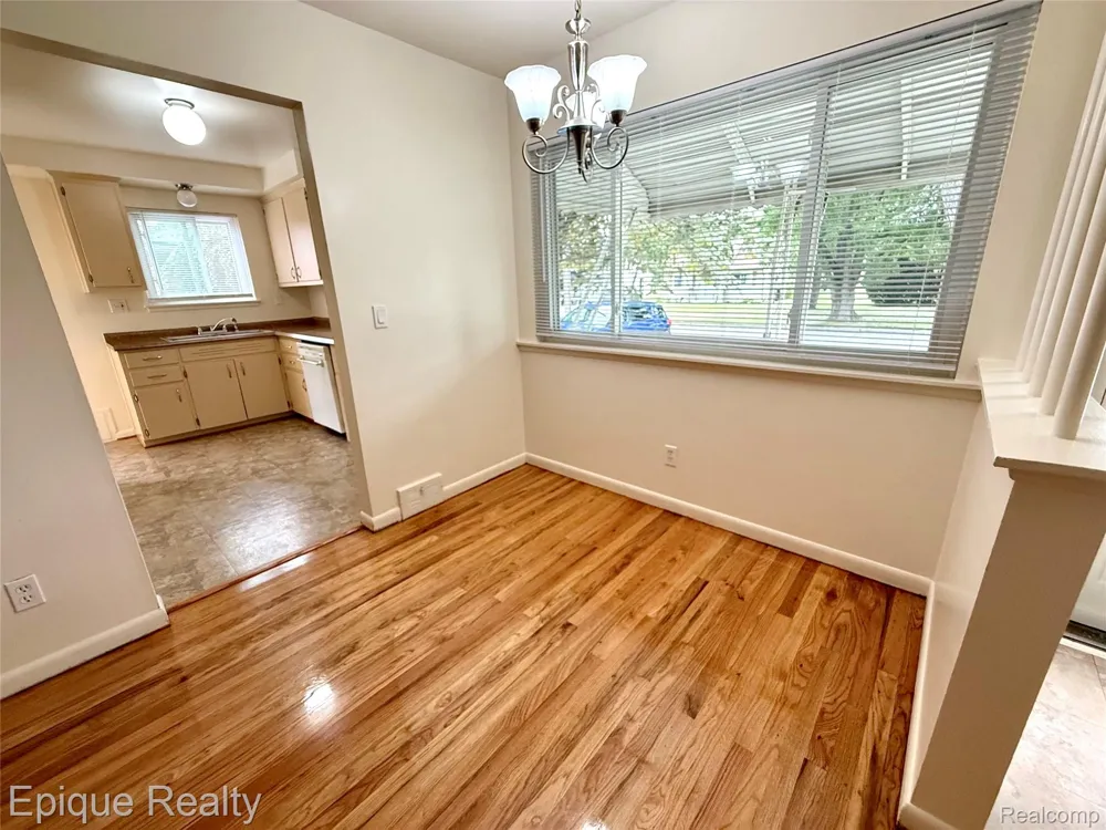 5627 Clippert Street Dearborn Heights City, MI 48125