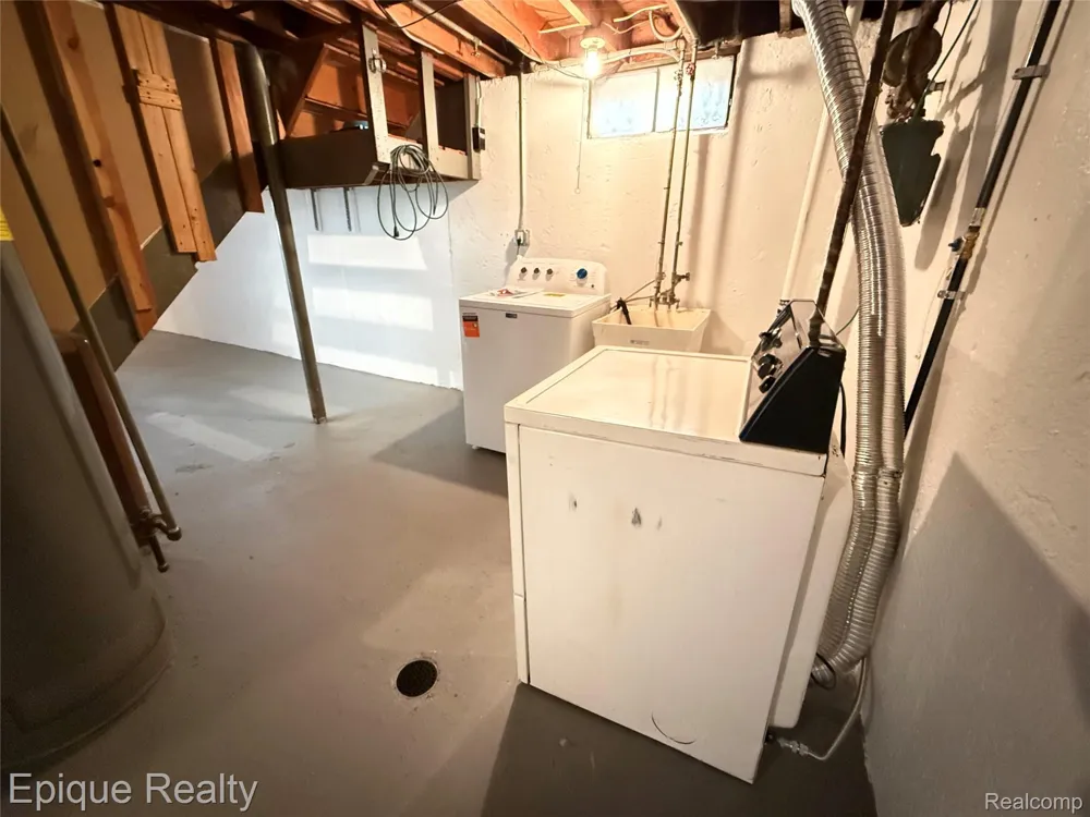 5627 Clippert Street Dearborn Heights City, MI 48125
