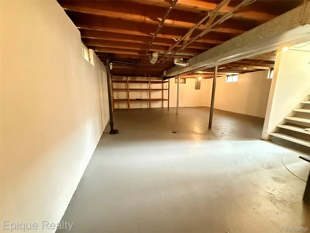 5627 Clippert Street Dearborn Heights City, MI 48125