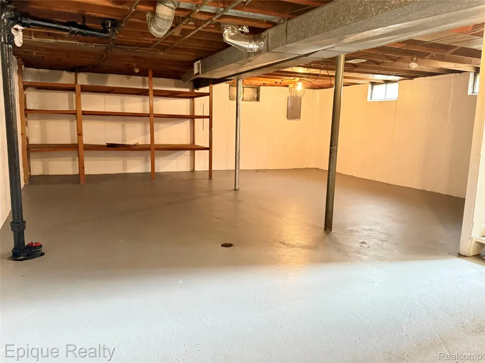 5627 Clippert Street Dearborn Heights City, MI 48125