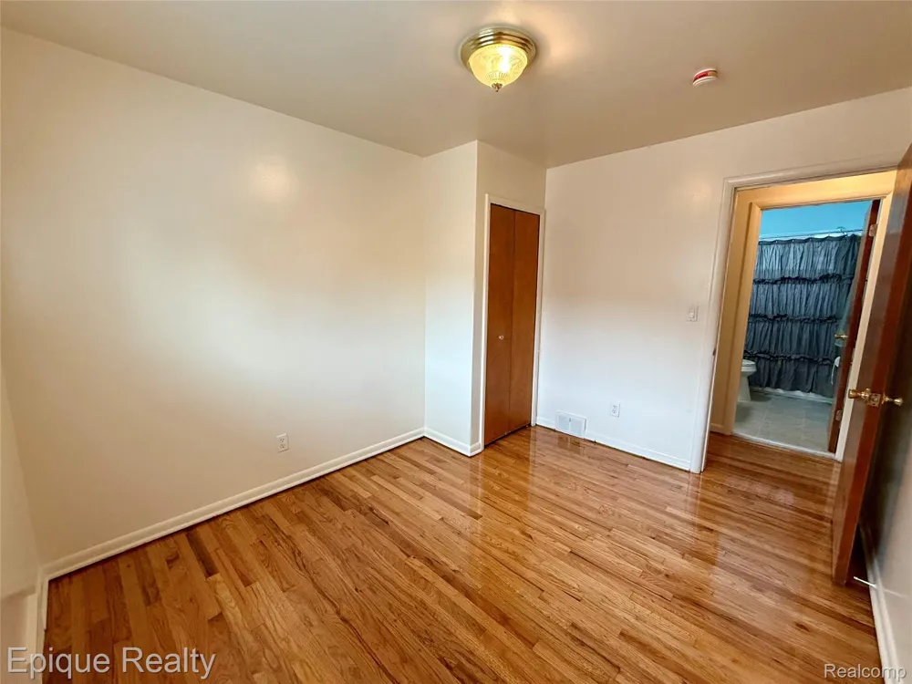 5627 Clippert Street Dearborn Heights City, MI 48125