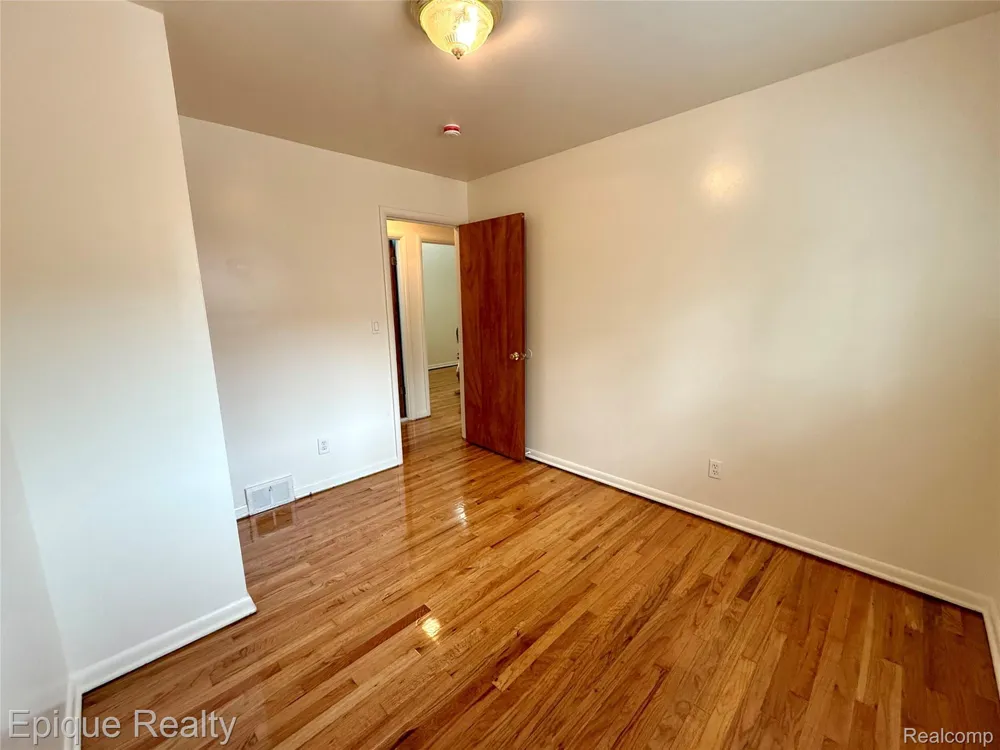 5627 Clippert Street Dearborn Heights City, MI 48125