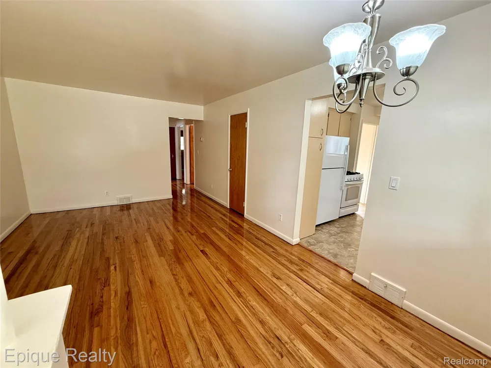5627 Clippert Street Dearborn Heights City, MI 48125
