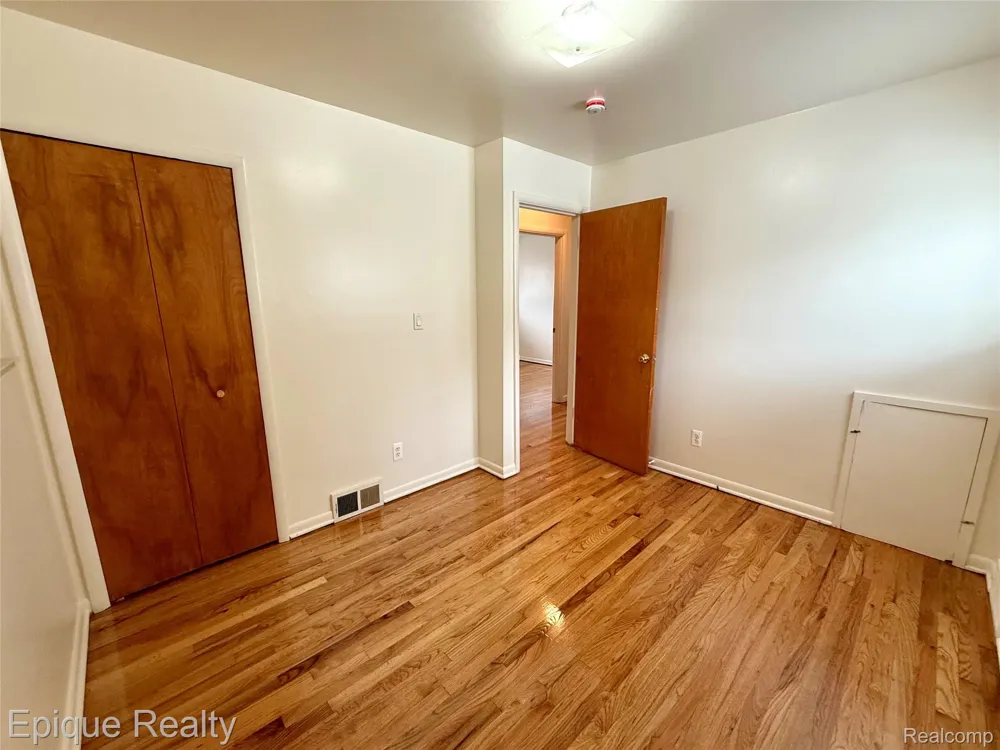 5627 Clippert Street Dearborn Heights City, MI 48125