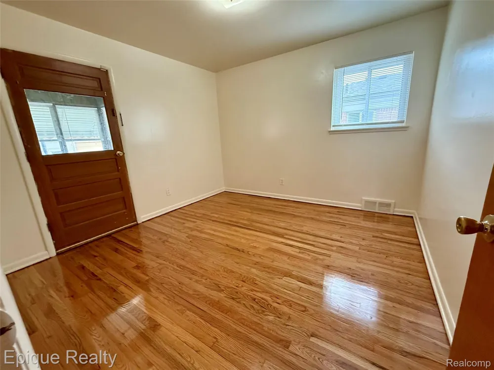 5627 Clippert Street Dearborn Heights City, MI 48125