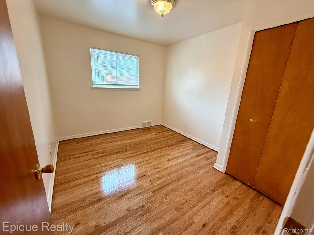 5627 Clippert Street Dearborn Heights City, MI 48125