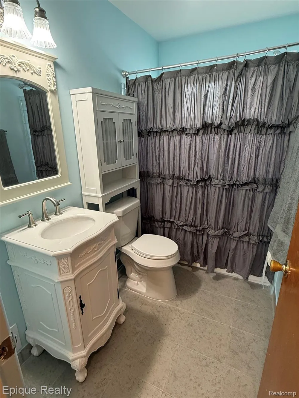 5627 Clippert Street Dearborn Heights City, MI 48125