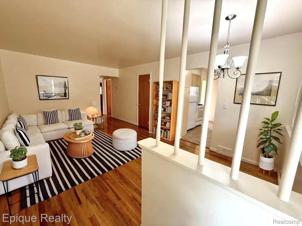 5627 Clippert Street Dearborn Heights City, MI 48125