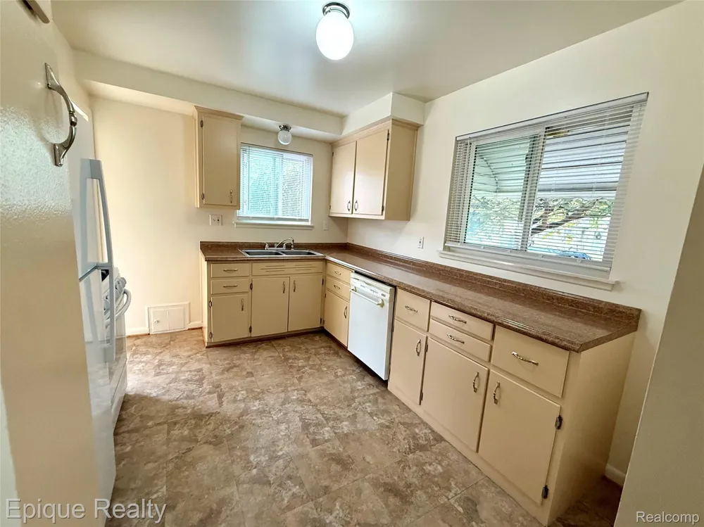 5627 Clippert Street Dearborn Heights City, MI 48125