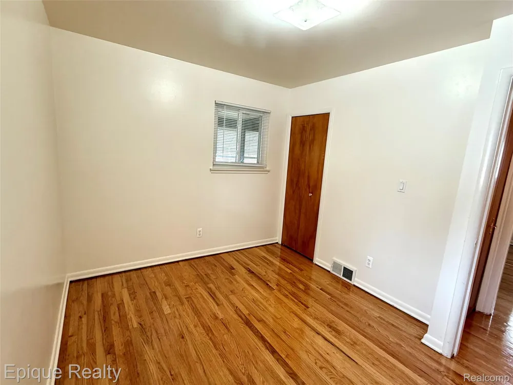 5627 Clippert Street Dearborn Heights City, MI 48125