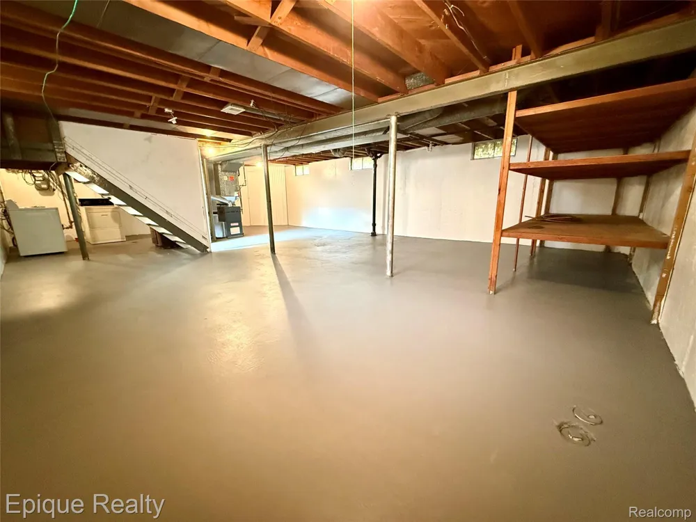 5627 Clippert Street Dearborn Heights City, MI 48125