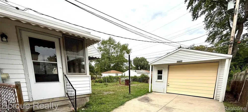 5627 Clippert Street Dearborn Heights City, MI 48125