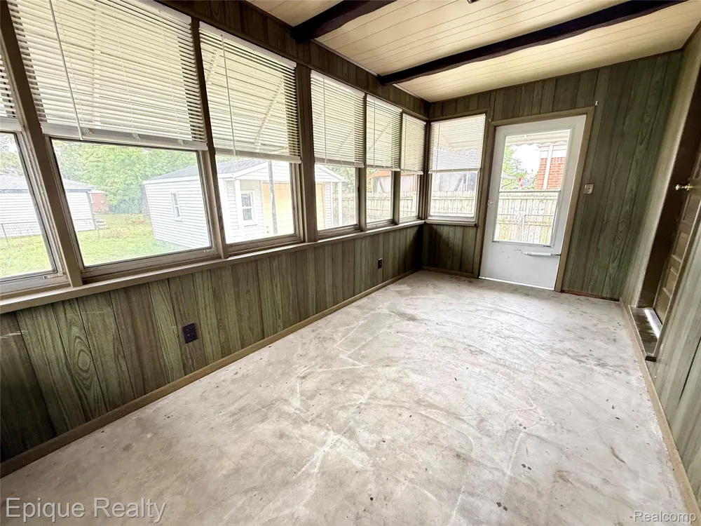 5627 Clippert Street Dearborn Heights City, MI 48125