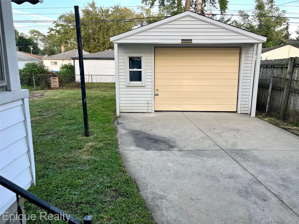 5627 Clippert Street Dearborn Heights City, MI 48125