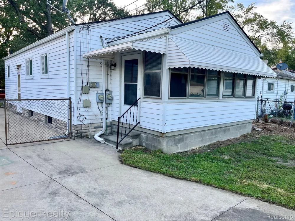 5627 Clippert Street Dearborn Heights City, MI 48125