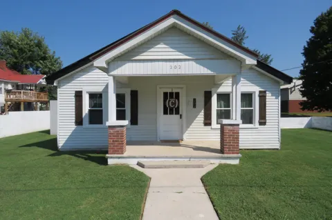 202 W 4th St