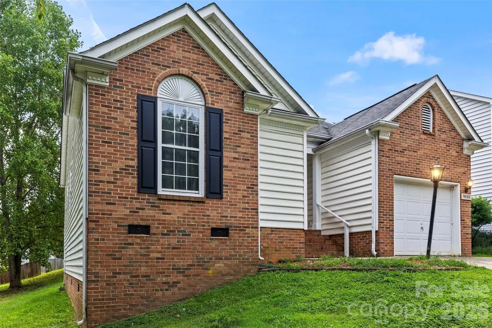 9005 Little Hampton Place Charlotte, NC 28215