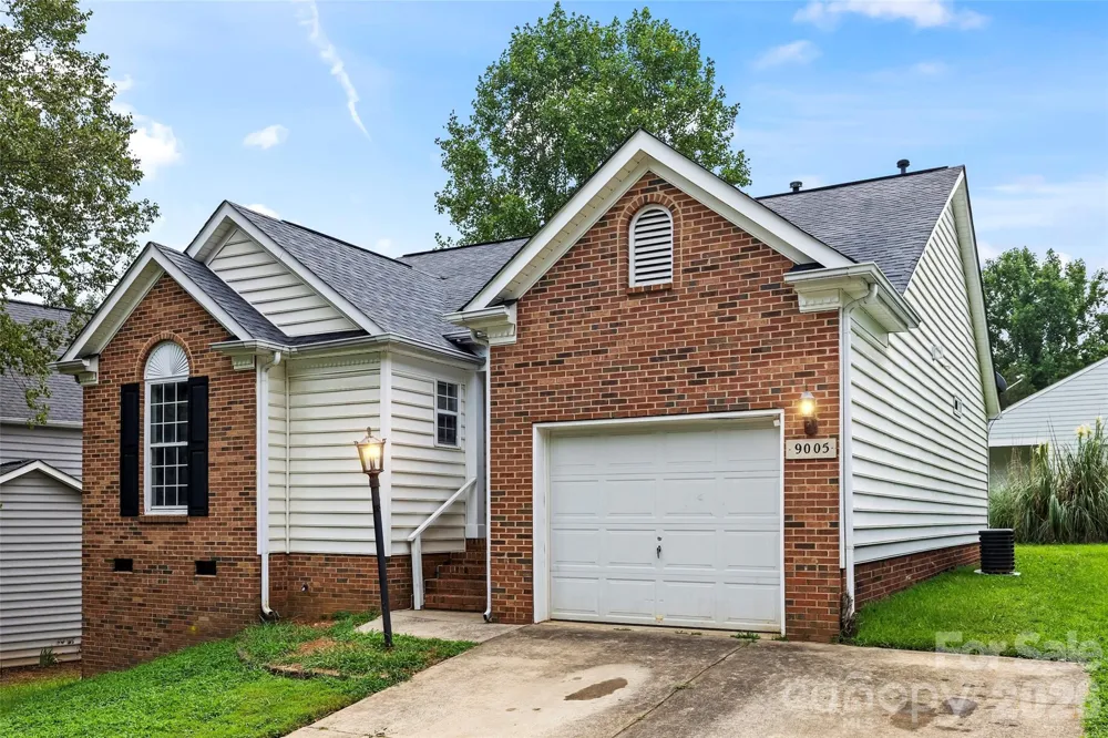 9005 Little Hampton Place Charlotte, NC 28215