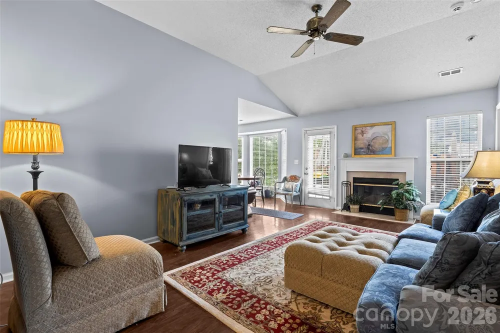 9005 Little Hampton Place Charlotte, NC 28215