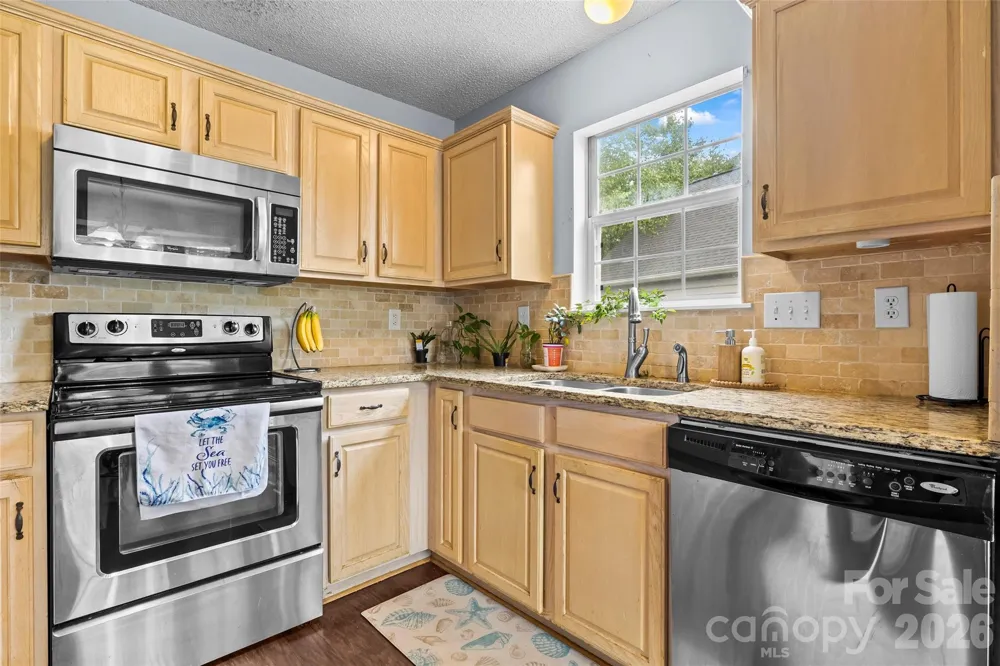 9005 Little Hampton Place Charlotte, NC 28215