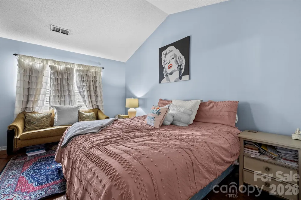 9005 Little Hampton Place Charlotte, NC 28215