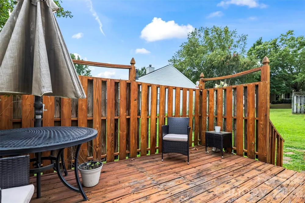 9005 Little Hampton Place Charlotte, NC 28215