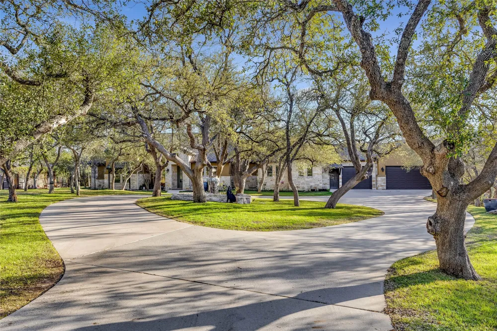 335 Beulah Lane Dripping Springs, TX 78620