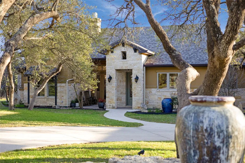 335 Beulah Lane Dripping Springs, TX 78620