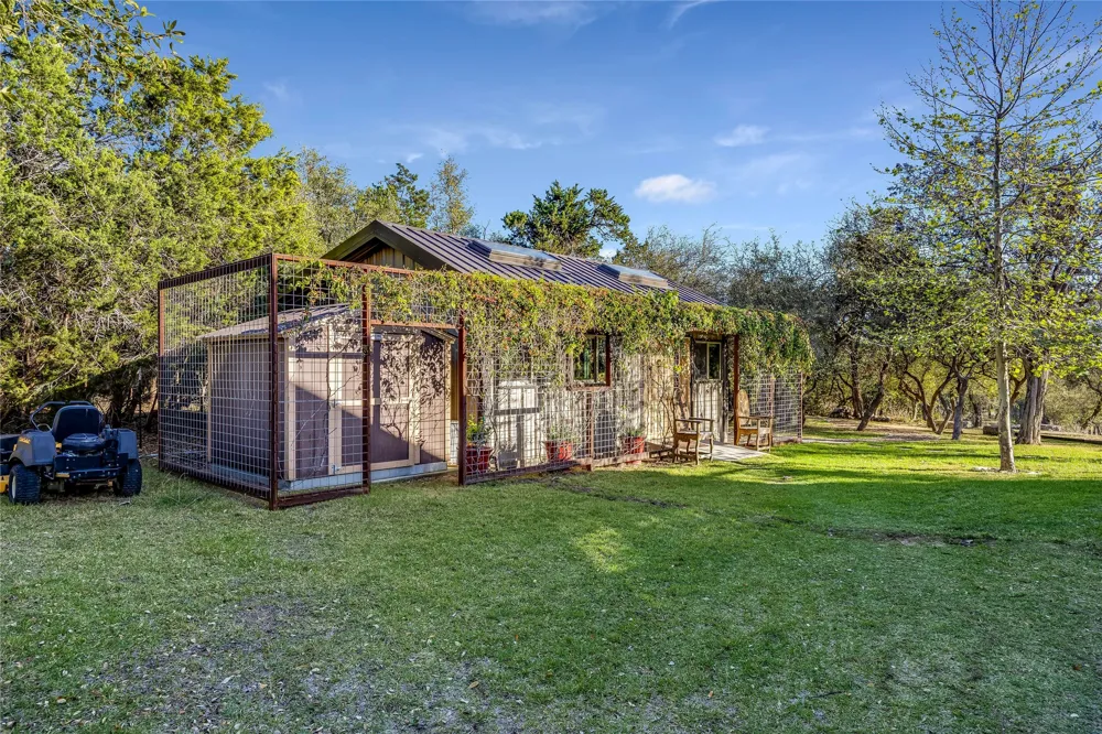 335 Beulah Lane Dripping Springs, TX 78620